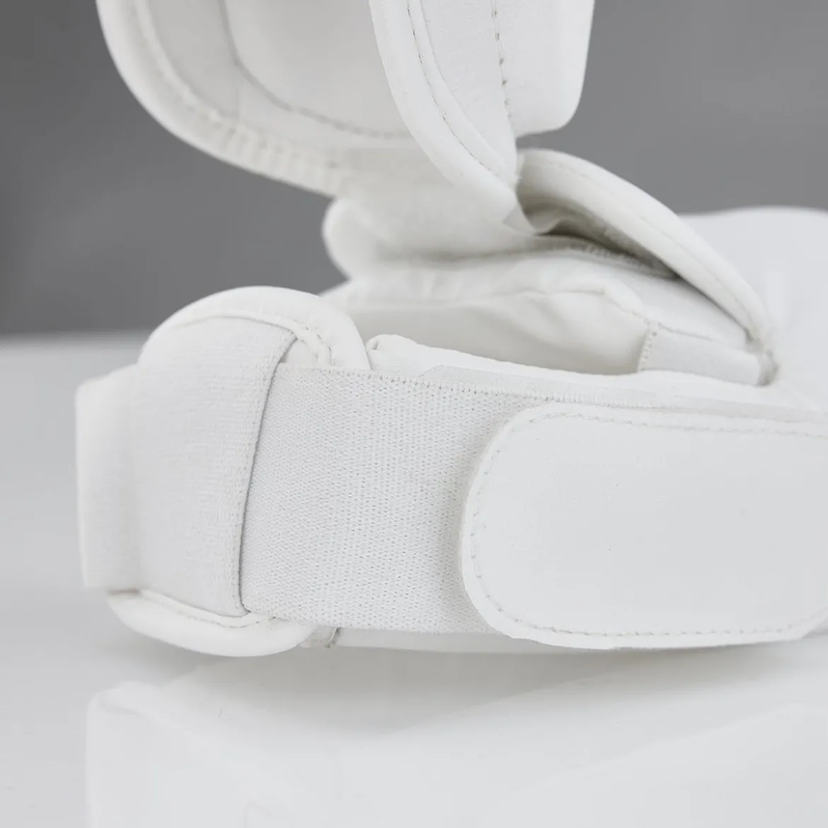 Punok White Shin In-Step